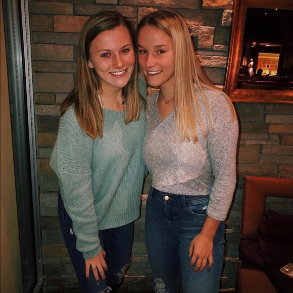 Meet your Posher, Olivia - Picture 1 of 2